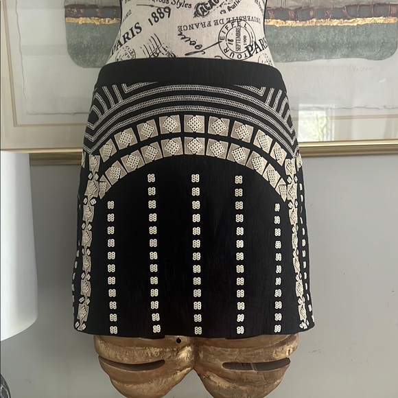 BCBGMaxAzria Black and White Embellished Mini Skirt - Picture 4 of 4